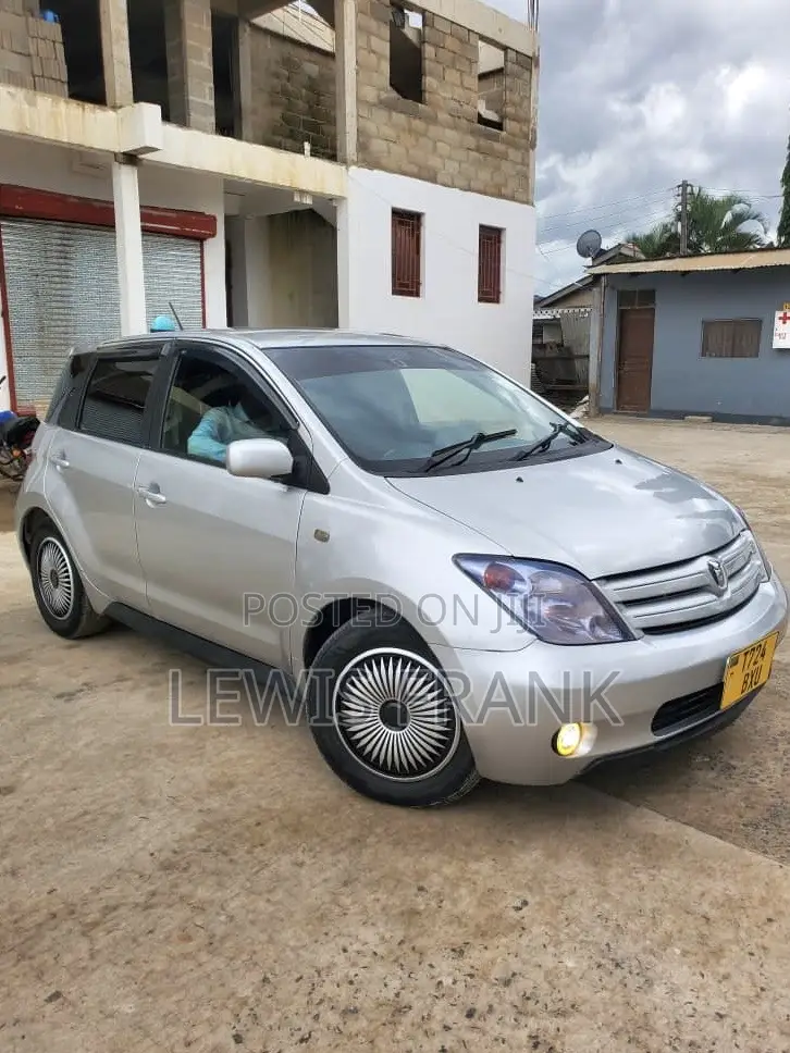Toyota IST 2004 Silver