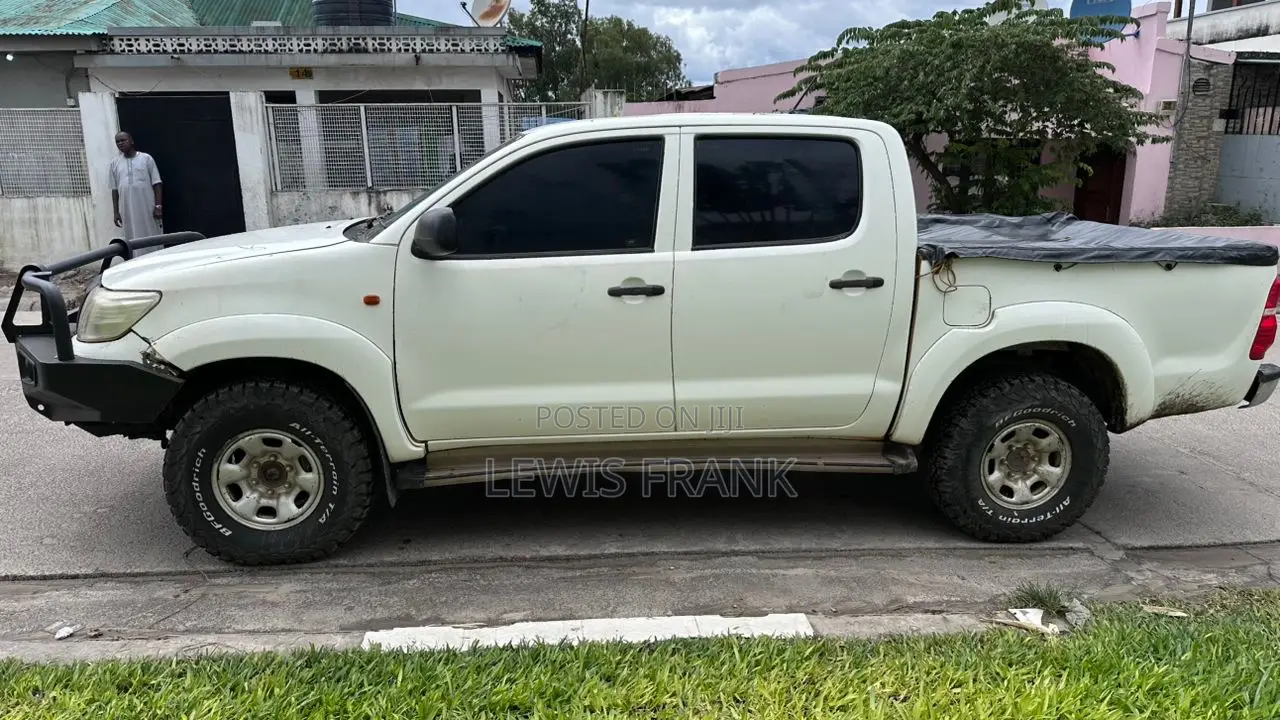 Toyota Hilux 2014 White