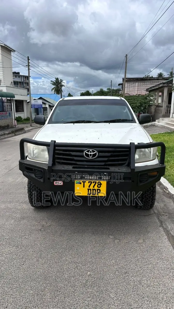 Toyota Hilux 2014 White