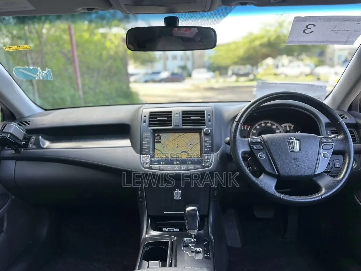 Toyota Crown 2010 Black
