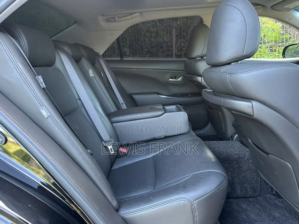 Toyota Crown 2010 Black
