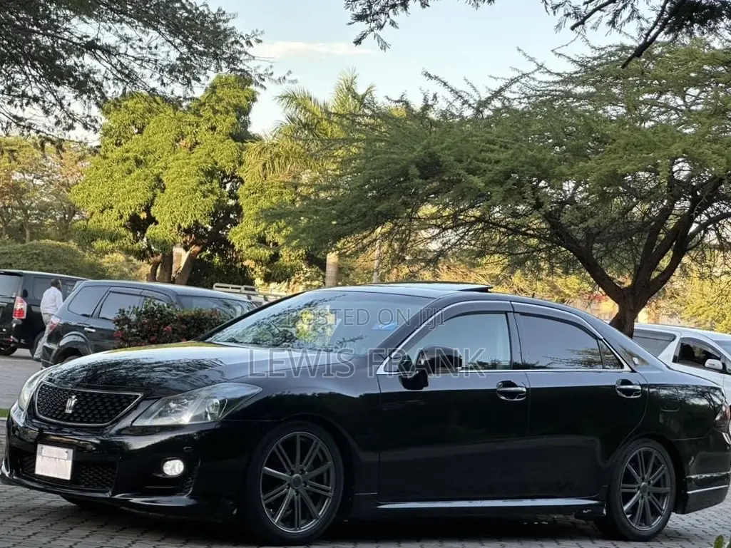 Toyota Crown 2010 Black
