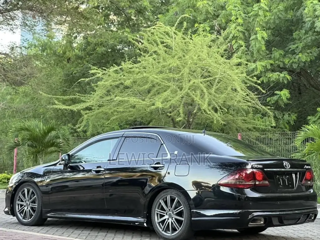 Toyota Crown 2010 Black