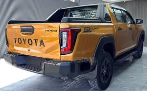 New Toyota Hilux 2025 Orange