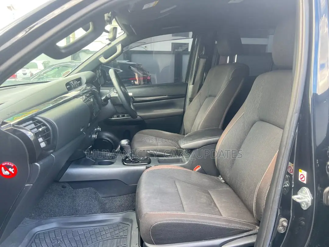 Toyota Hilux 2.4 Diesel 2020 Black