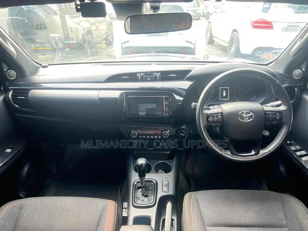 Toyota Hilux 2.4 Diesel 2020 Black