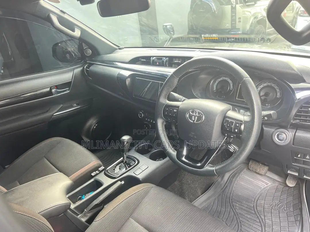 Toyota Hilux 2.4 Diesel 2020 Black