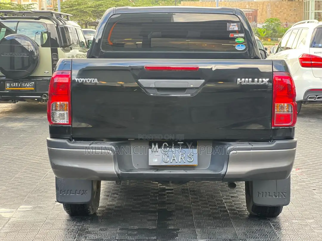 Toyota Hilux 2.4 Diesel 2020 Black