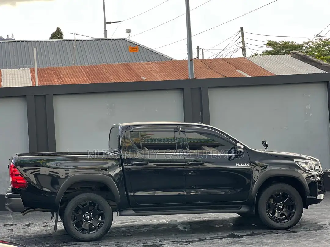Toyota Hilux 2.4 Diesel 2020 Black