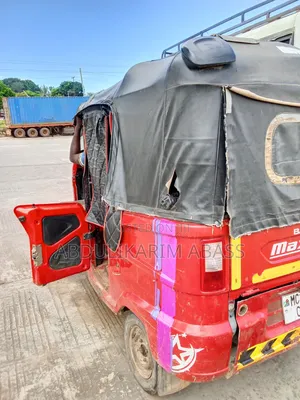 Bajaj RE 2020 Red