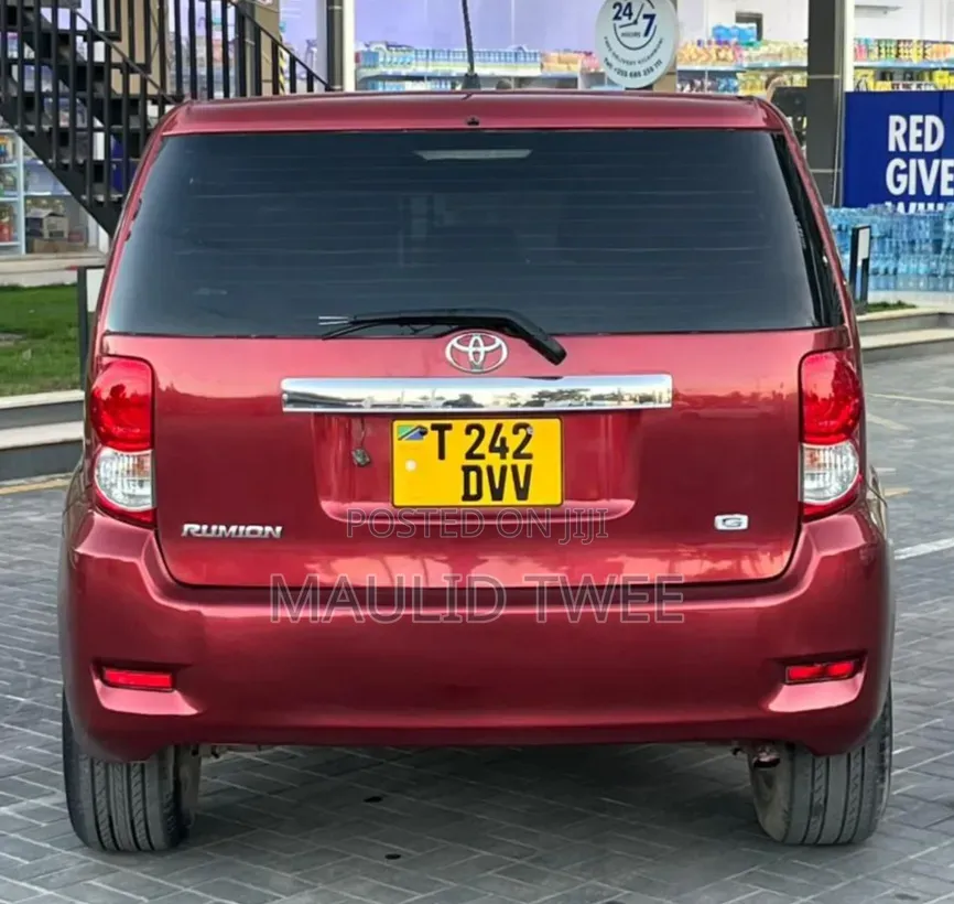 Toyota Corolla Rumion 2009 Brown