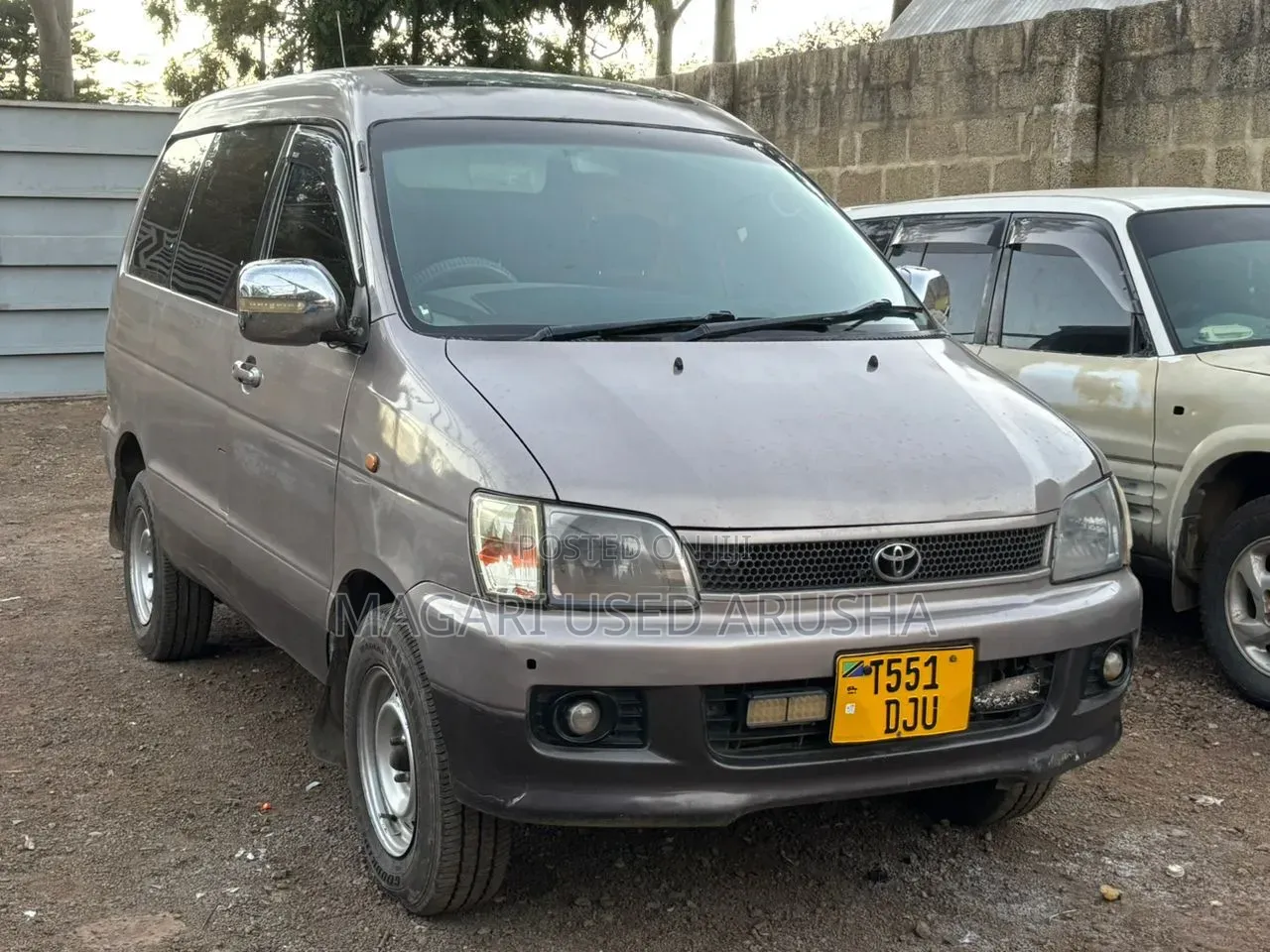 Toyota Noah 2001 Gold