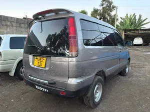 Toyota Noah 2001 Gold