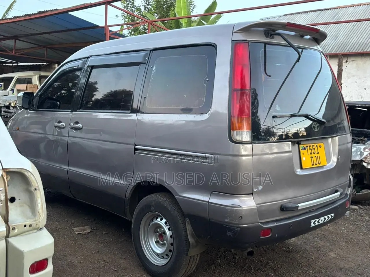 Toyota Noah 2001 Gold