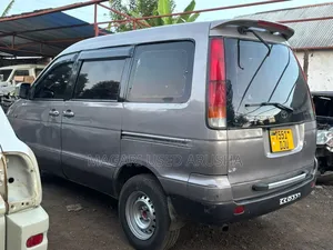 Toyota Noah 2001 Gold
