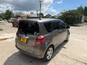 Toyota Ractis 2005 Gray