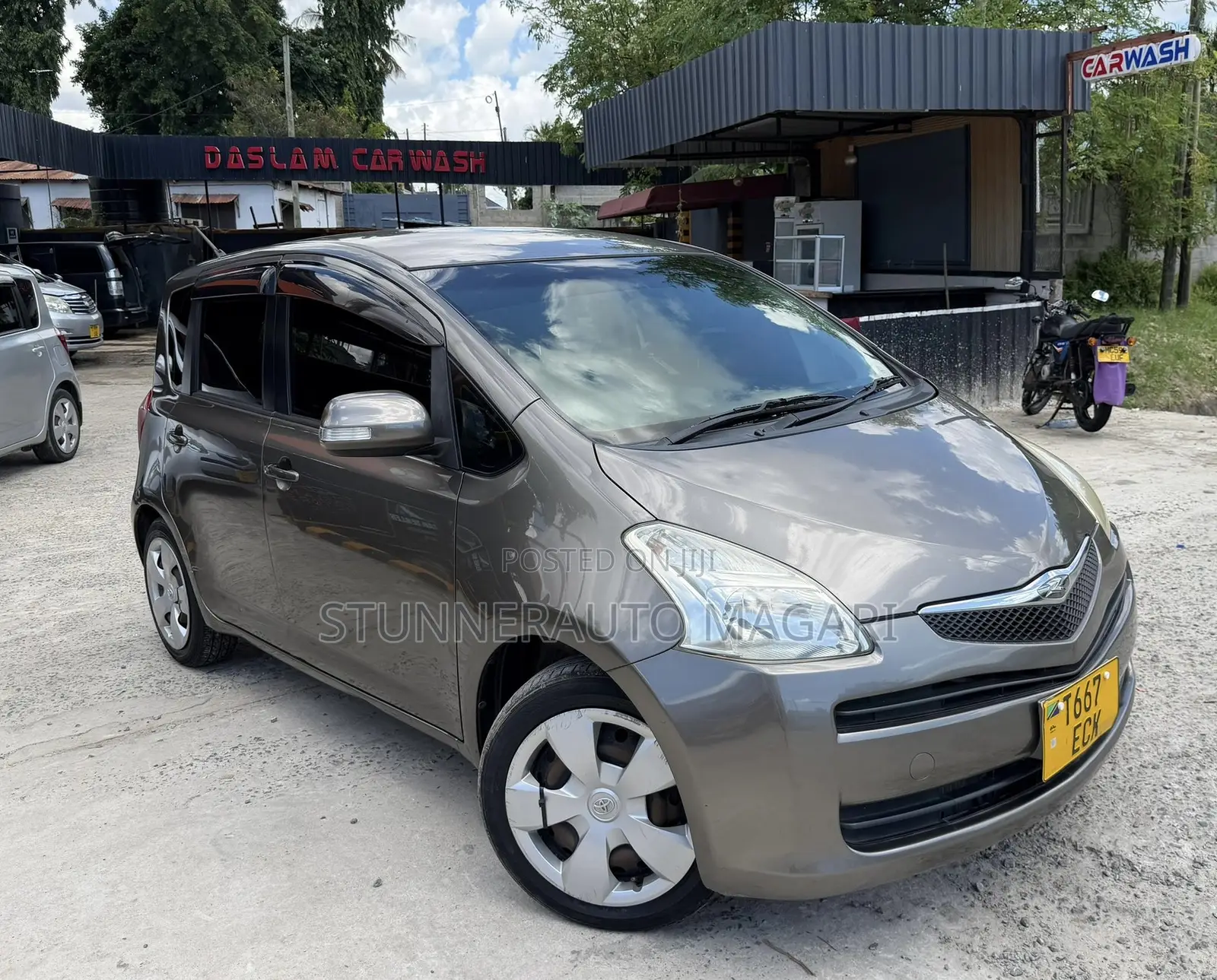 Toyota Ractis 2005 Gray