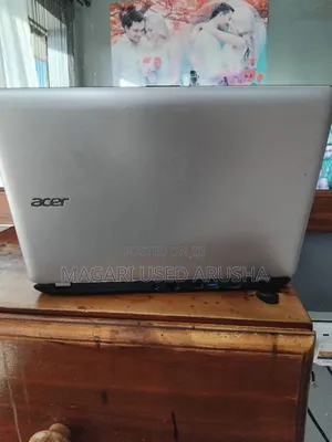 Laptop Acer Aspire E3 111 2GB Intel Core i9 HDD+SSD 500GB