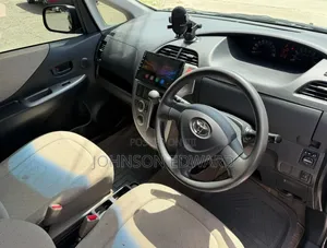Toyota Ractis 2005 Gray