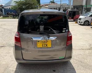 Toyota Ractis 2005 Gray