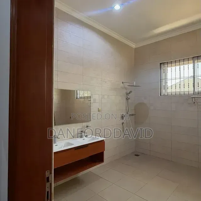 5bdrm House in Kahwa Real Estste, Mbweni for sale