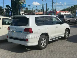 Toyota Land Cruiser 2009 White