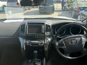 Toyota Land Cruiser 2009 White