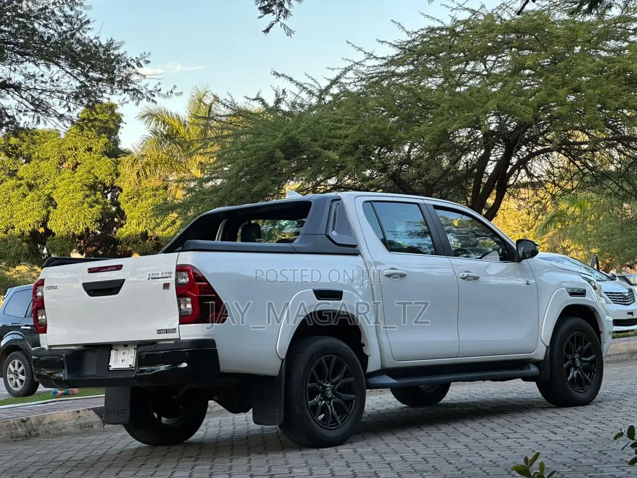 Toyota Hilux 2022 White