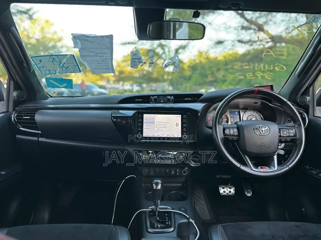 Toyota Hilux 2022 White