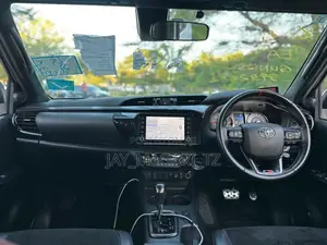 Toyota Hilux 2022 White