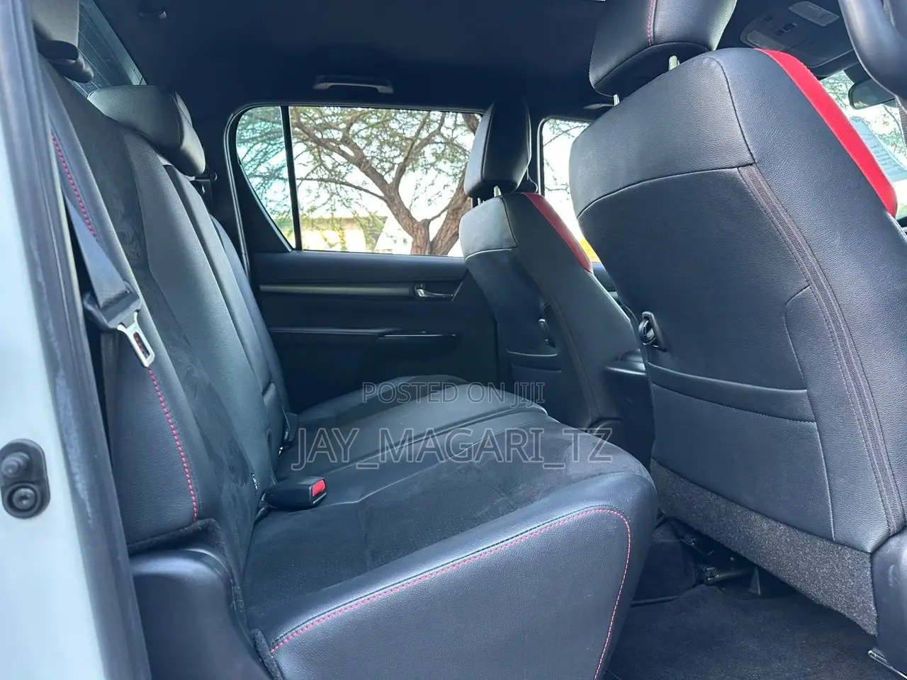 Toyota Hilux 2022 White