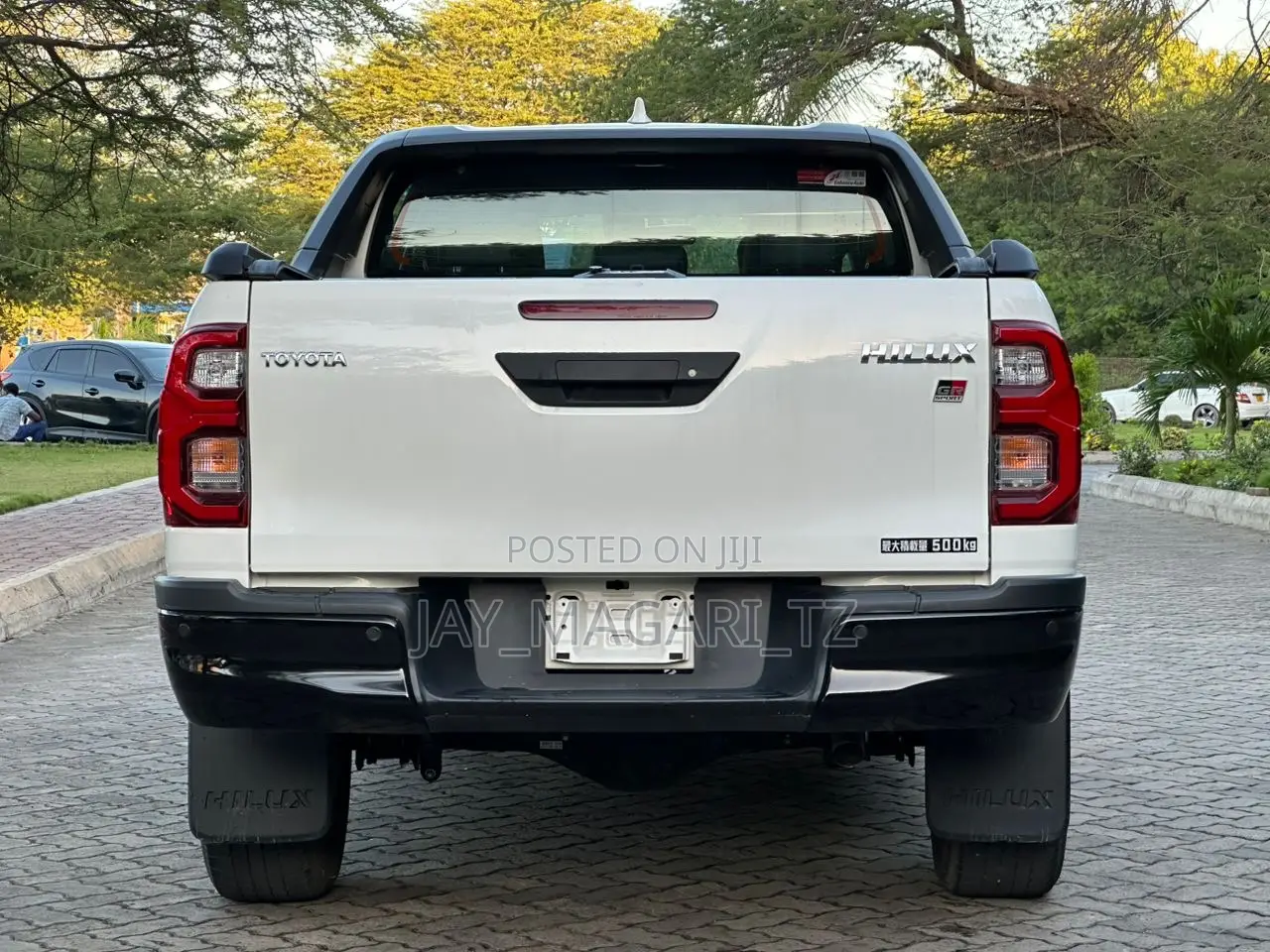 Toyota Hilux 2022 White