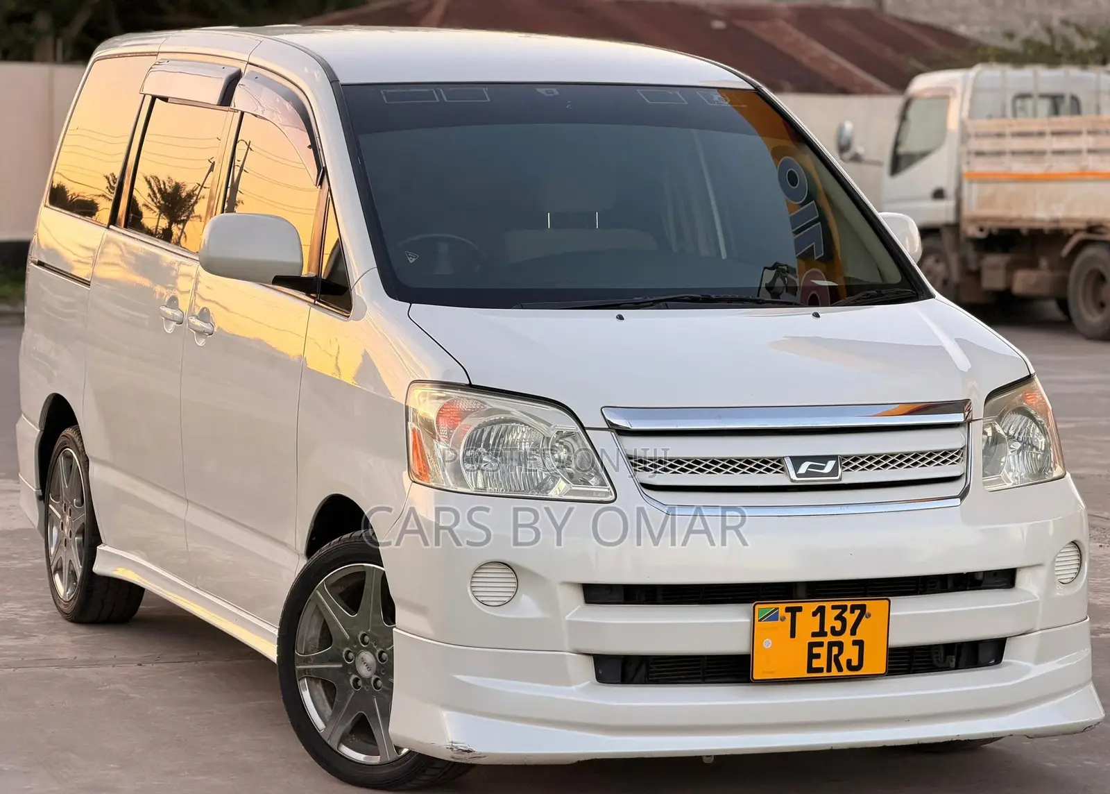 Toyota Noah 2005 White