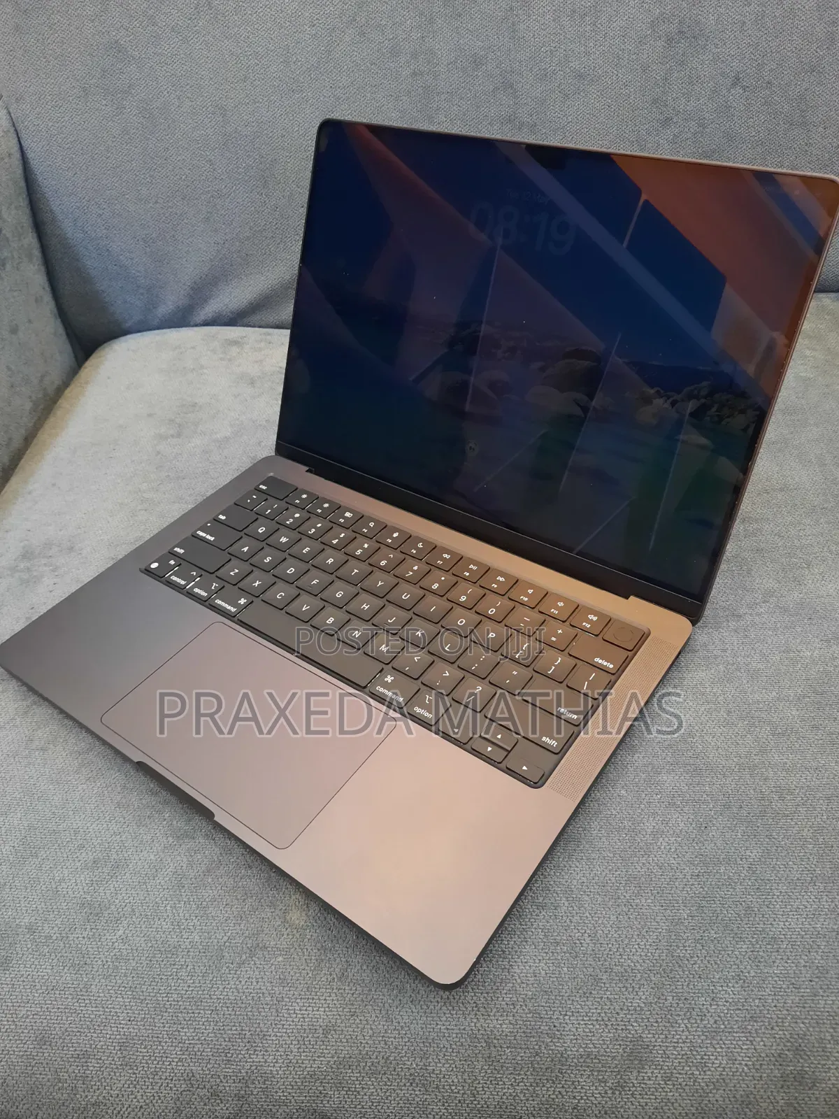 Apple MacBook Pro 2023 M3 Pro 14-inch 18GB Apple M3 Pro SSD 512GB