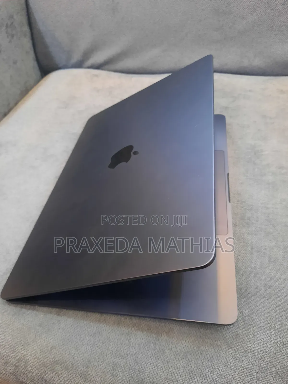 New Laptop Apple MacBook Air 2024 M3 13-inch 8GB Apple M3 SSD 256GB