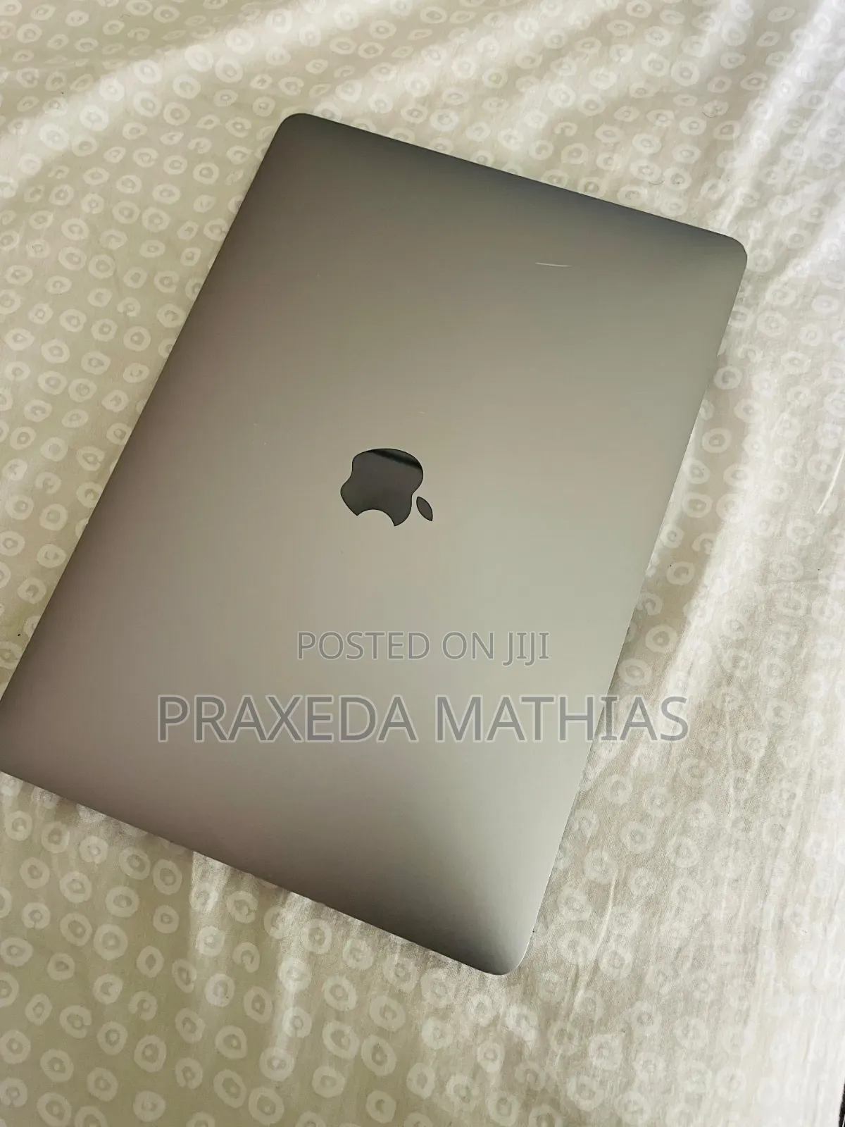 Laptop Apple MacBook Pro 2022 M2 8GB Apple M2 SSD 256GB