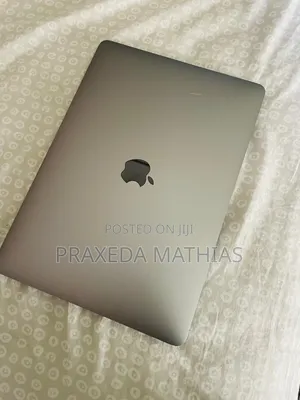 Laptop Apple MacBook Pro 2022 M2 8GB Apple M2 SSD 256GB