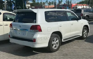 Toyota Land Cruiser 2009 White