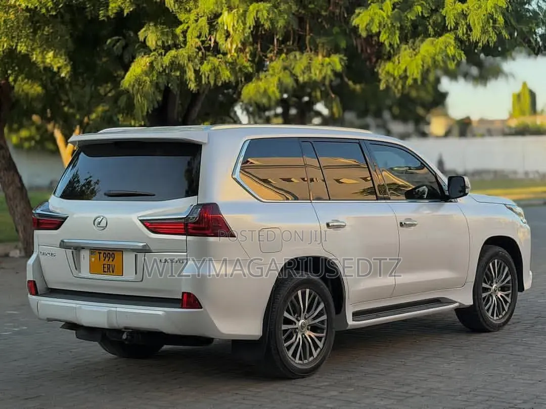 Lexus LX 570 AWD 2018 Beige