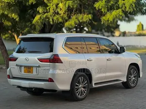 Lexus LX 570 AWD 2018 Beige