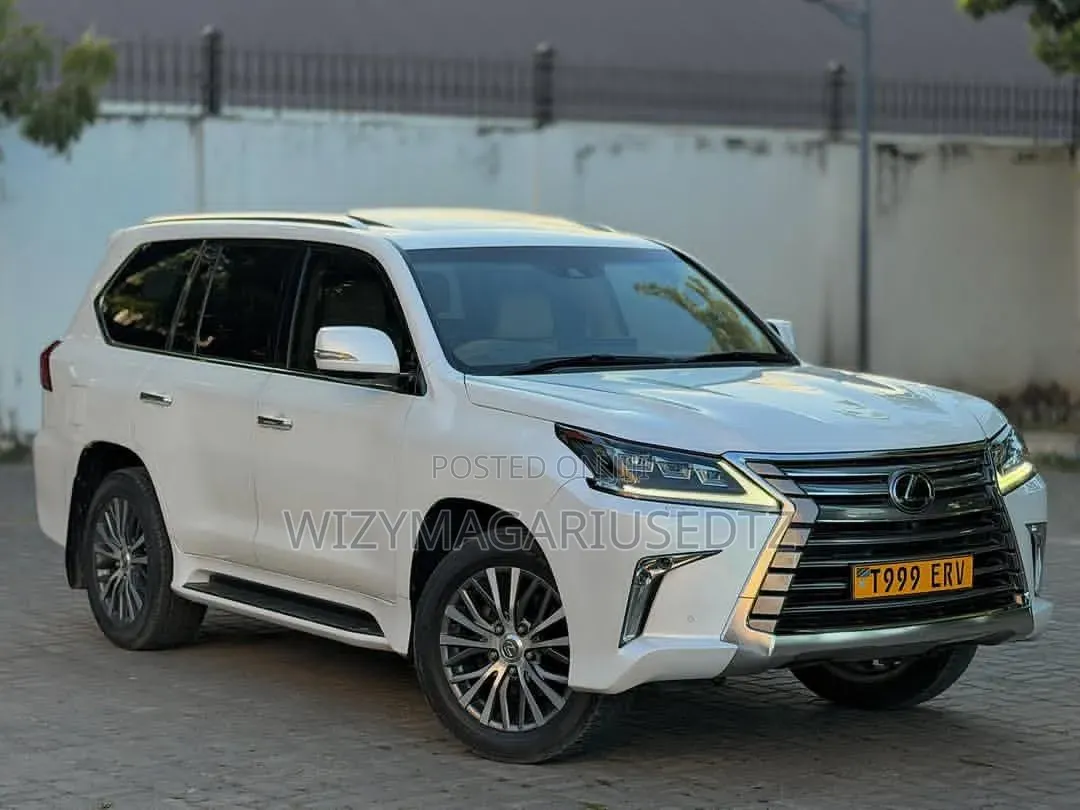 Lexus LX 570 AWD 2018 Beige