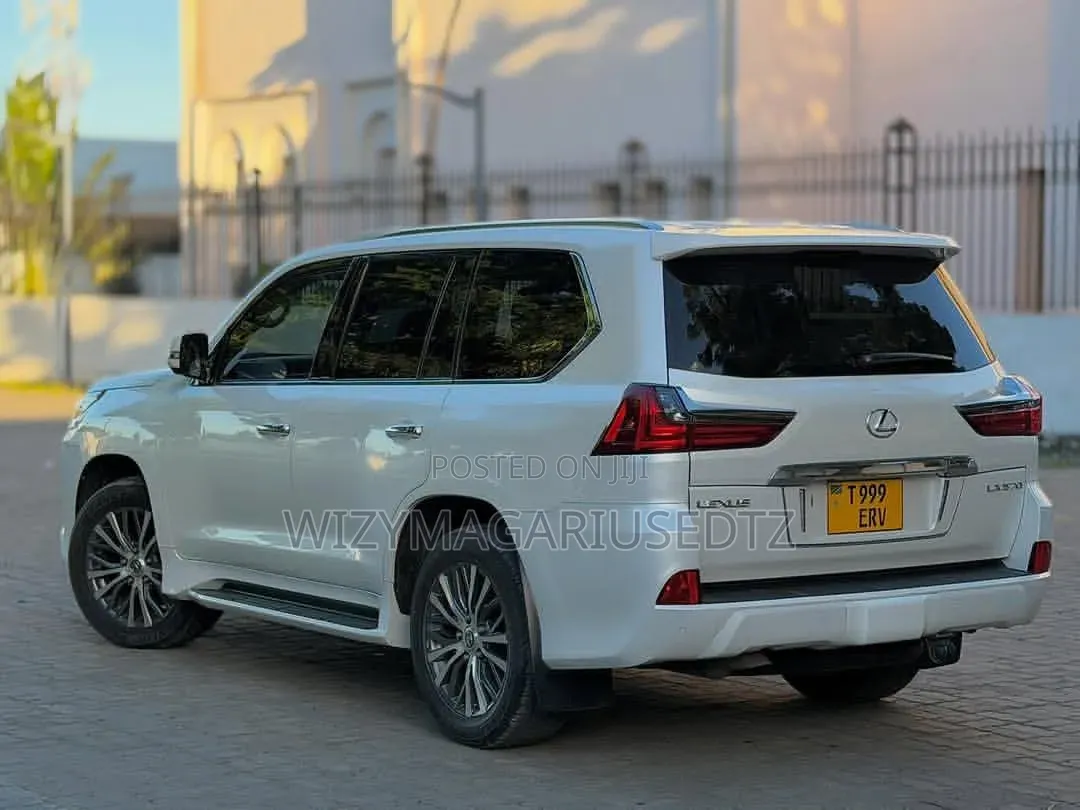 Lexus LX 570 AWD 2018 Beige