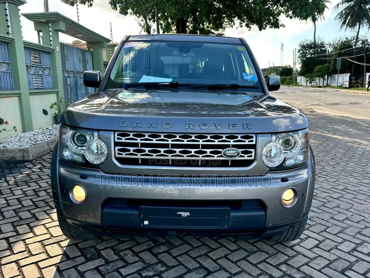 Land Rover Discovery 2010 Gray