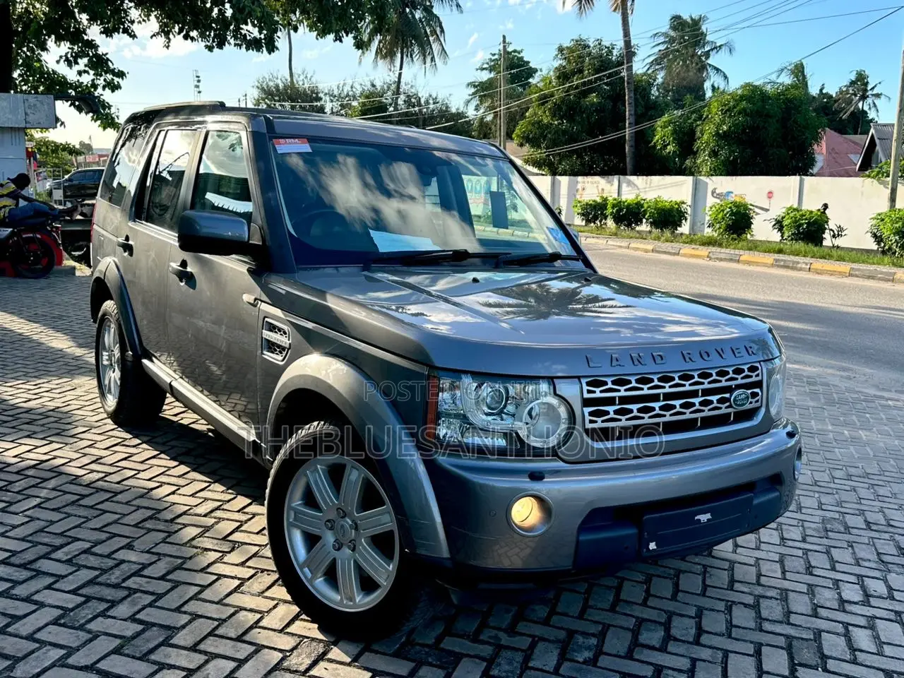 Land Rover Discovery 2010 Gray