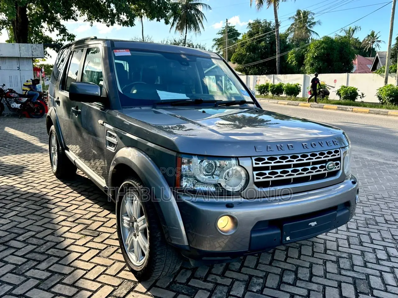 Land Rover Discovery 2010 Gray