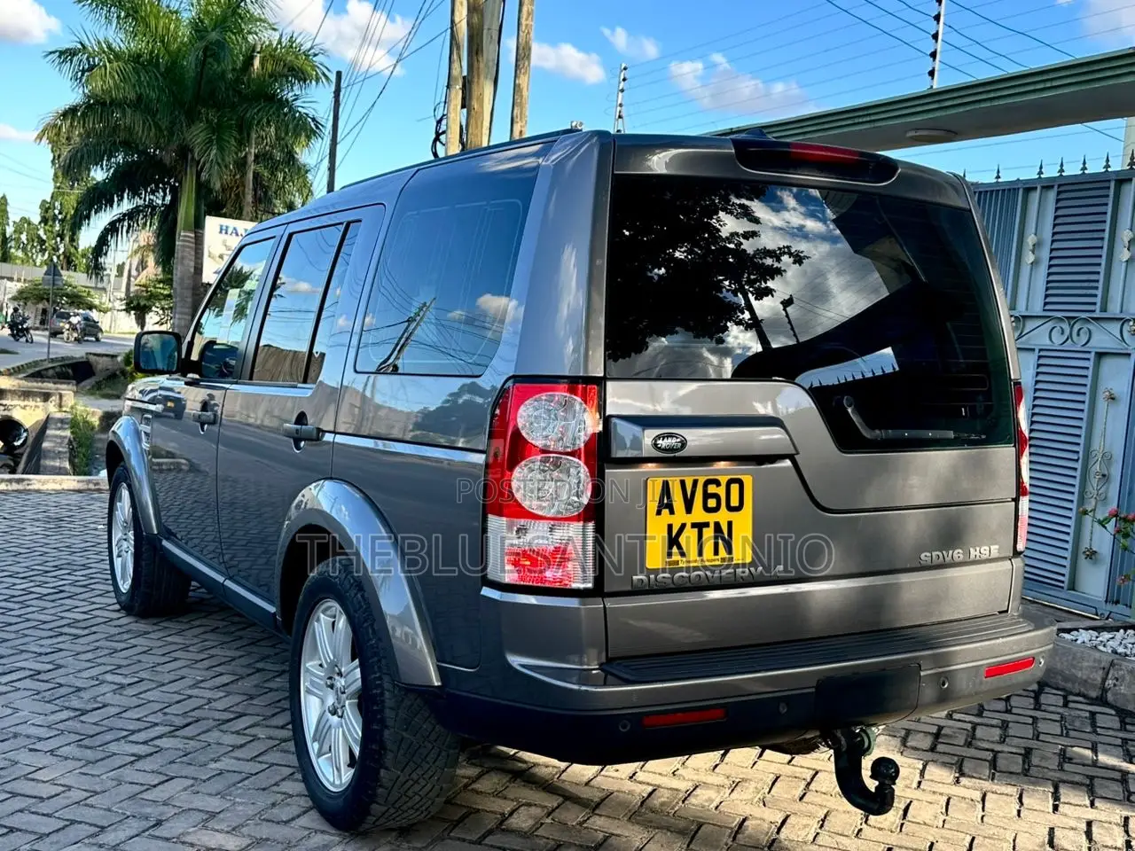 Land Rover Discovery 2010 Gray