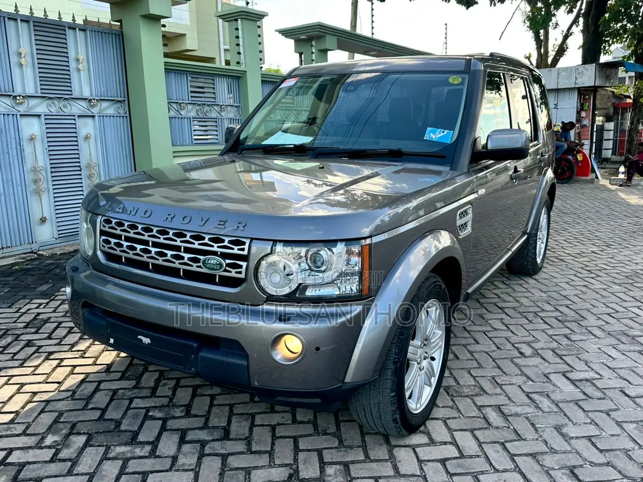 Land Rover Discovery 2010 Gray