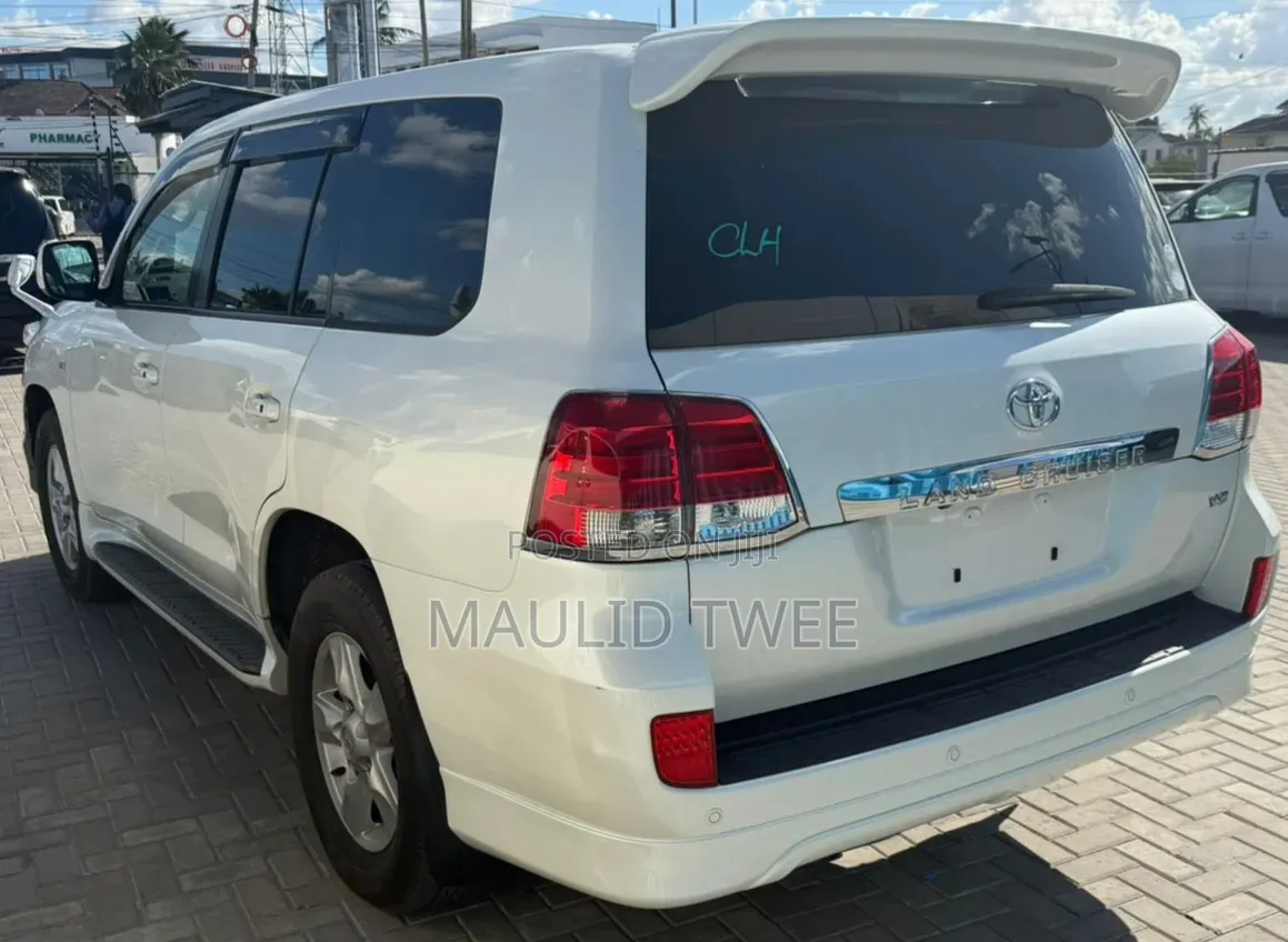 Toyota Land Cruiser 2009 White