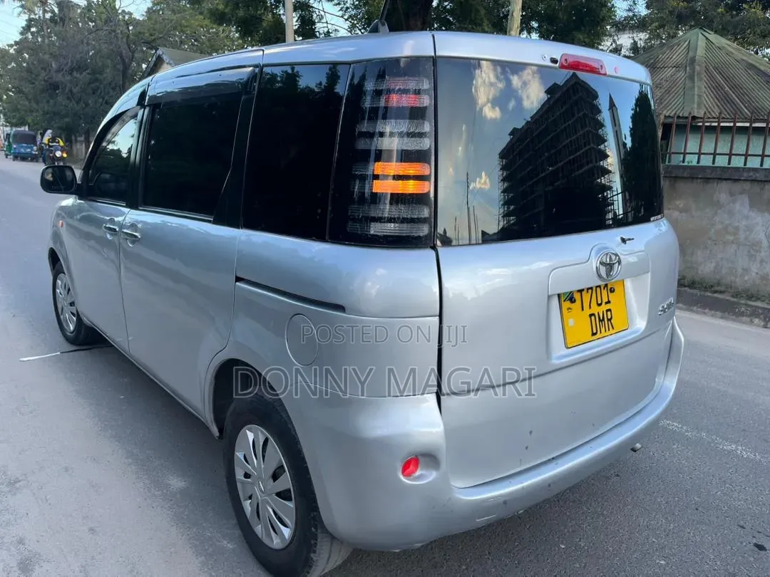 Toyota Sienta 2005 Silver