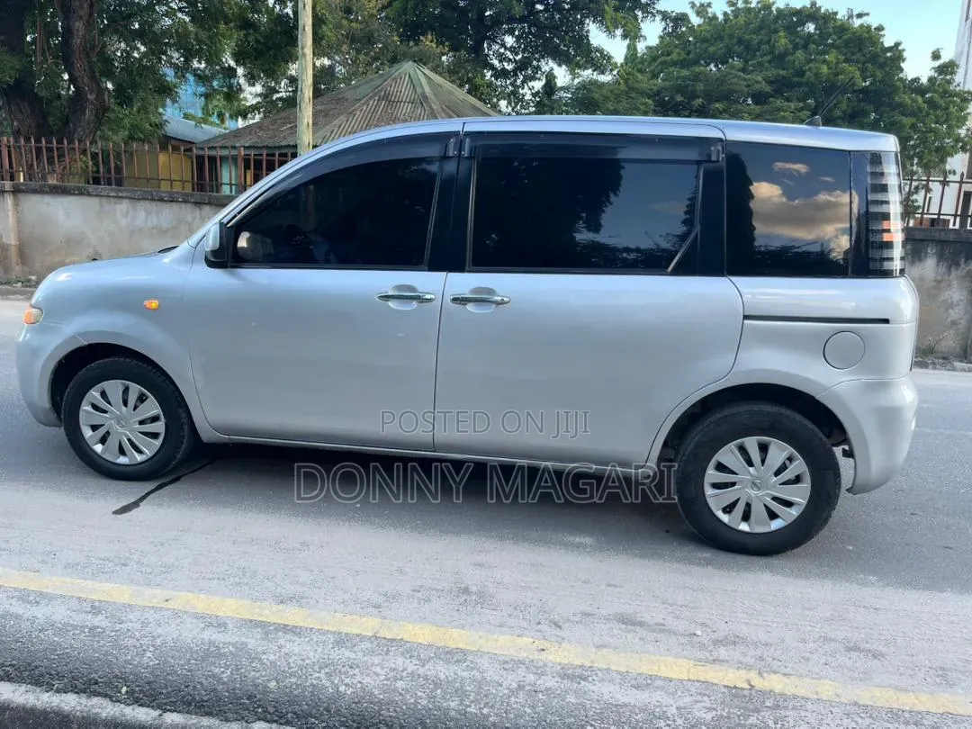 Toyota Sienta 2005 Silver